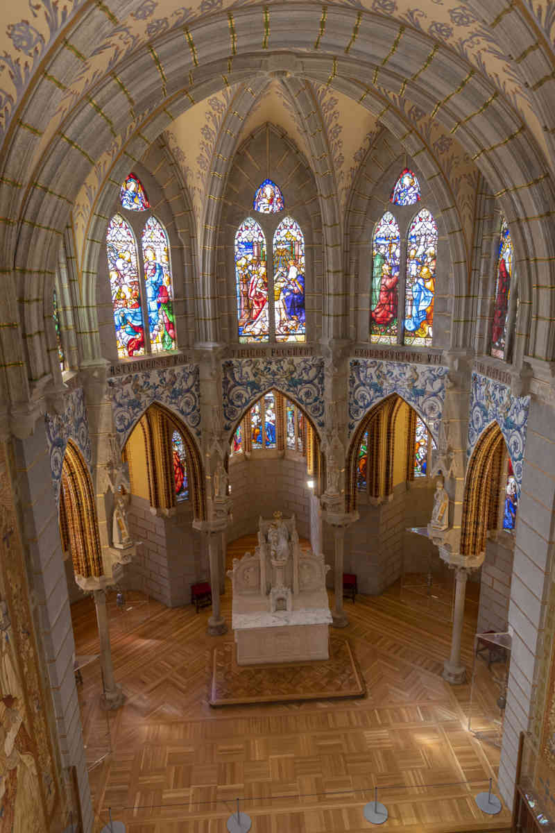 León 041 - Astorga - palacio Gaudí - planta 1 - capilla.jpg
